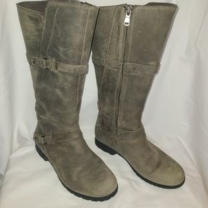 Teva De La Vina gray size 6.5